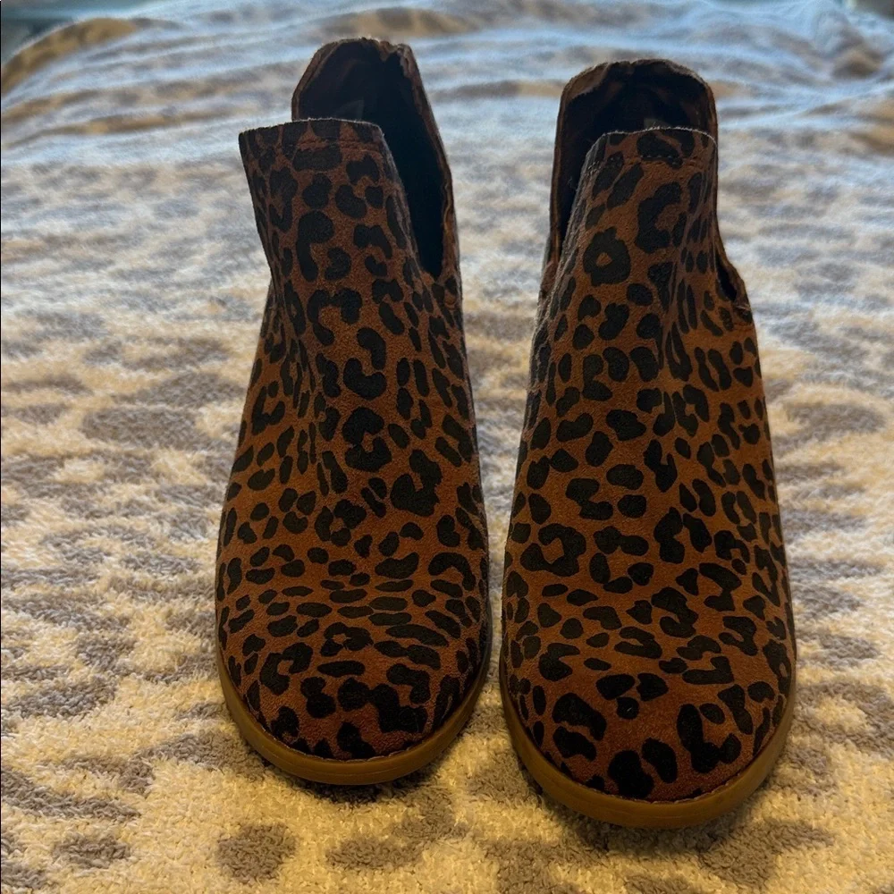 Toms Brown Leopard Print Wedge Shoes Size 7.5 Pull On